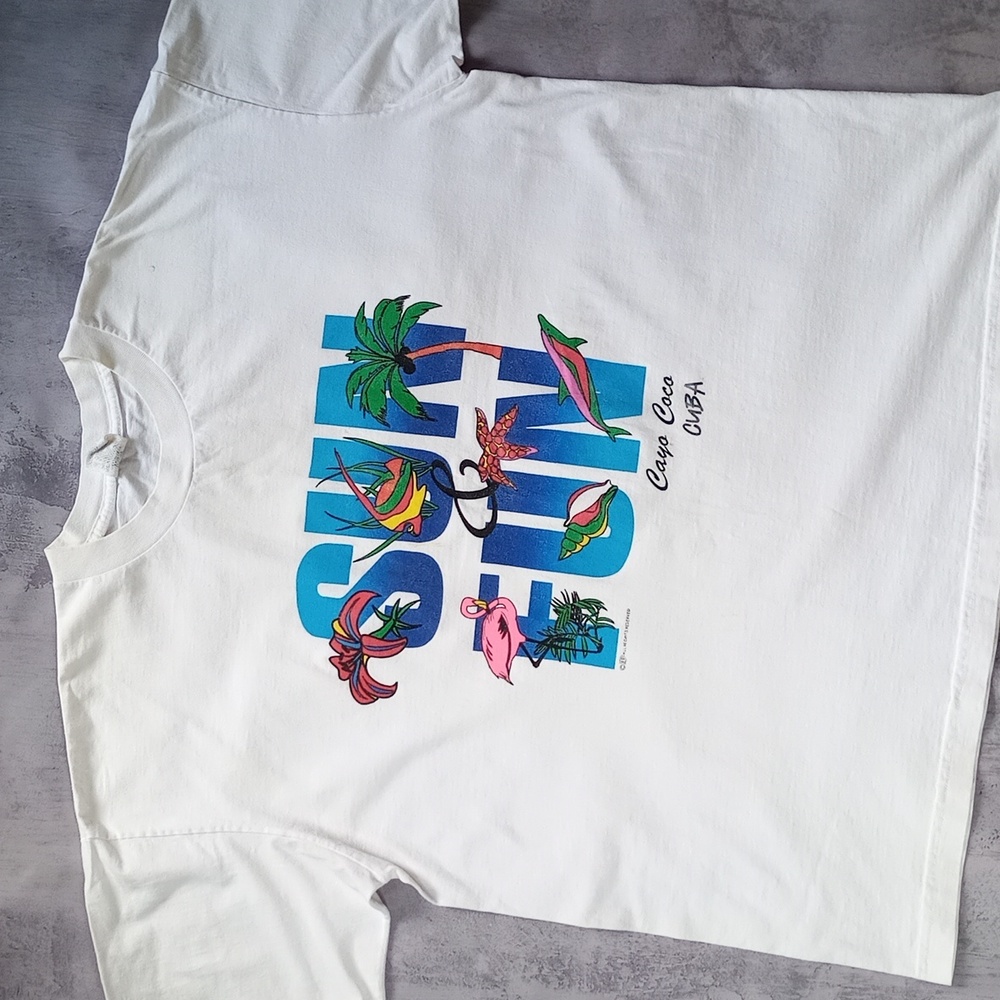 Vintage 90s SUN FUN Cayo Coco Cuba Big Print Graphic T-Shirt
